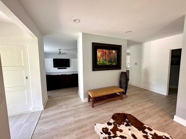 Foto del edificio - 4515 N Lake Dr