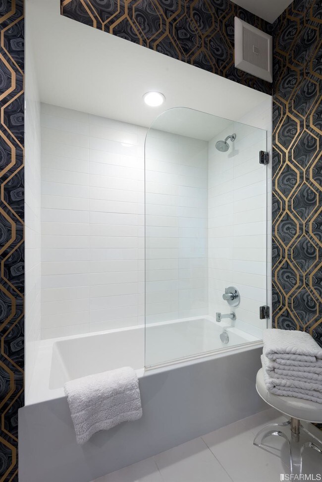 Building Photo - bedroom in San Francisco CA 94102