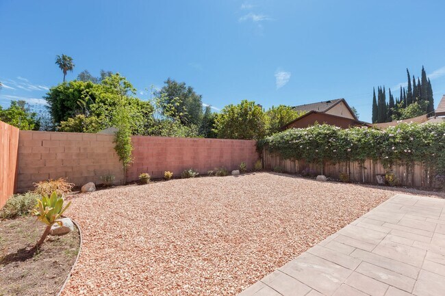 Foto del edificio - Private 1BD ADU Retreat with Spacious Private Rear Yard – Near CSUN
