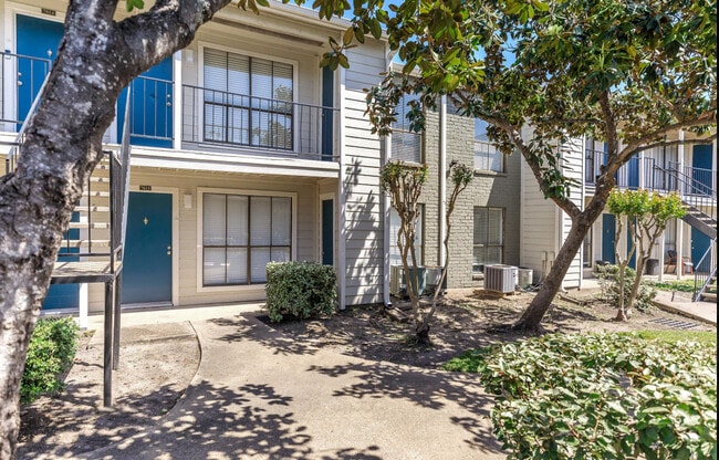 Exterior View - Waverly Apts