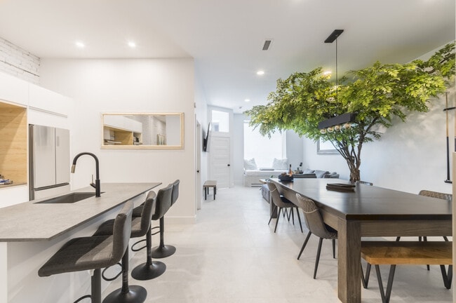 Building Photo - 4107 R. Saint-Denis