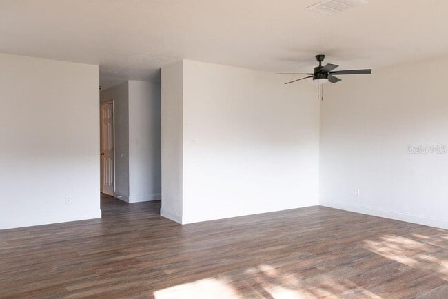 Building Photo - 6813 S Himes Ave