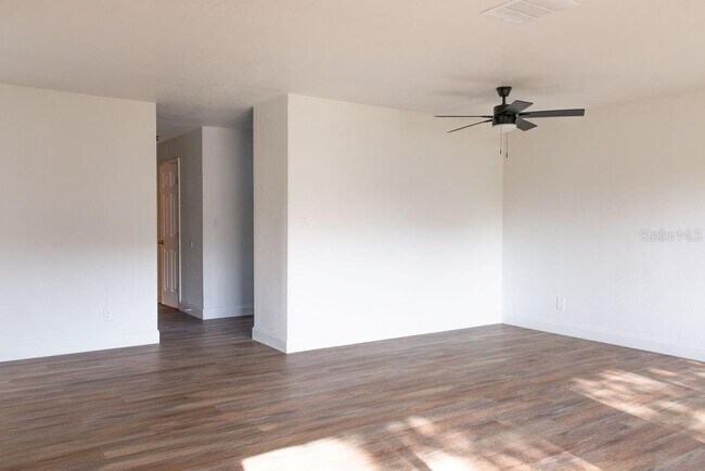 Foto del edificio - 6813 S Himes Ave