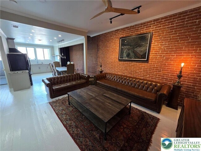 Foto del edificio - 310 Brodhead Ave