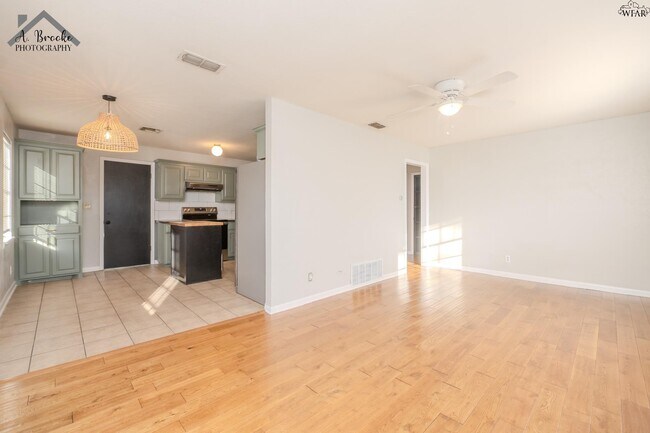 Foto del edificio - 2920 Featherston Ave