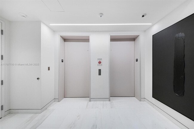 Building Photo - 300 Biscayne Blvd Way