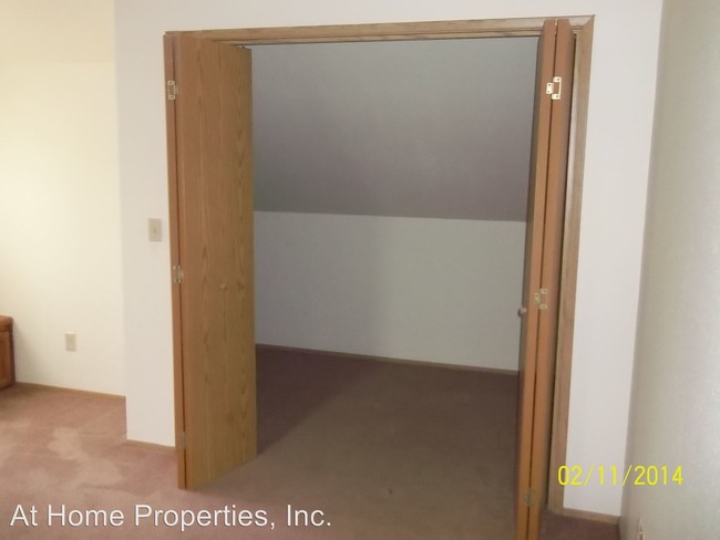 Building Photo - 839-888 SW Maple Tree Dr