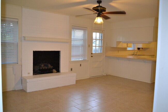 Family room - 9407 W Markham St