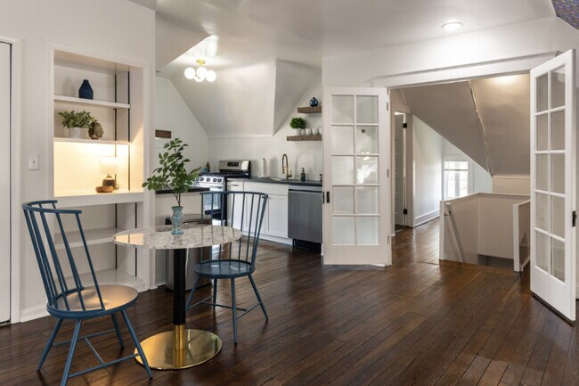 Foto del edificio - 1382 Burdette Ave