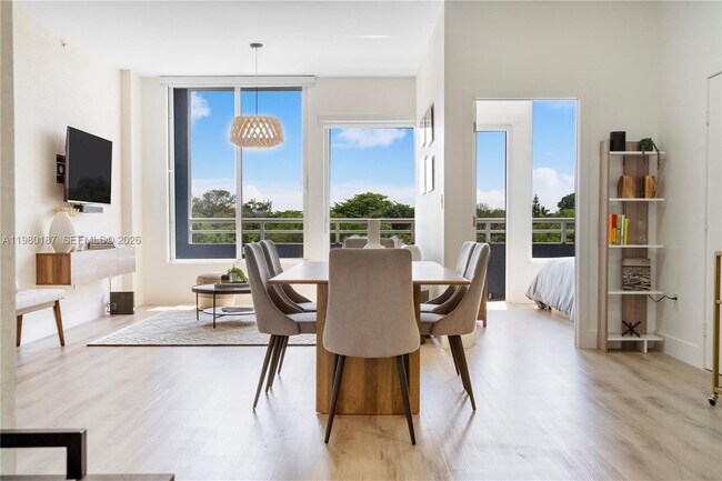 Foto del edificio - 3250 Grand Ave