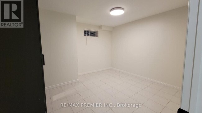 Building Photo - 43 Brandy Crescent