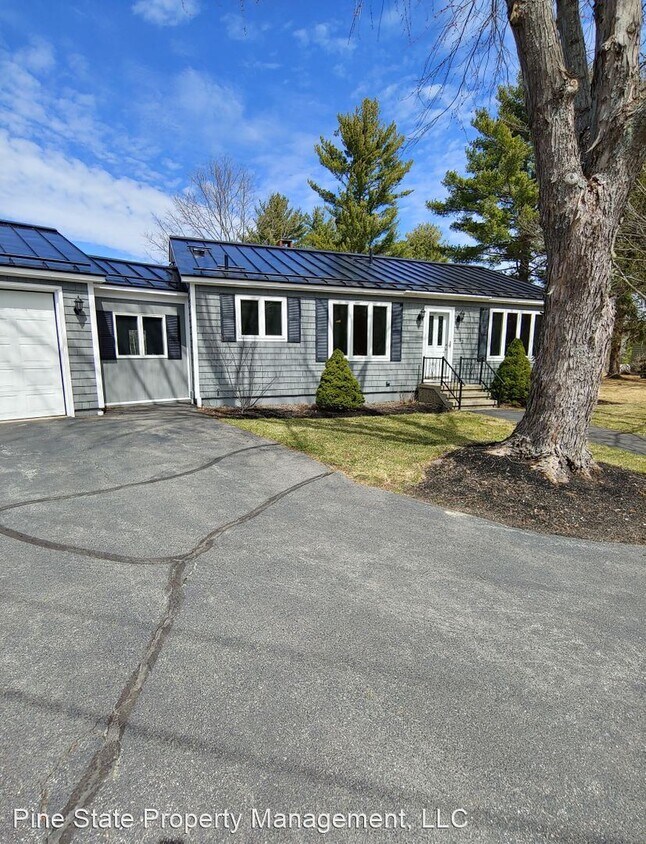 3 br, 3 bath House 92 Emerald Street House Rental in Holden, ME