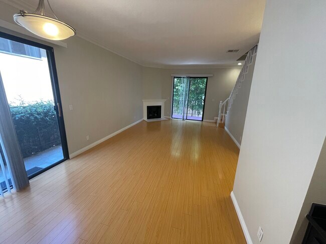 Building Photo - 818 N Alfred St