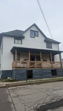 Building Photo - 501 S Walnut St