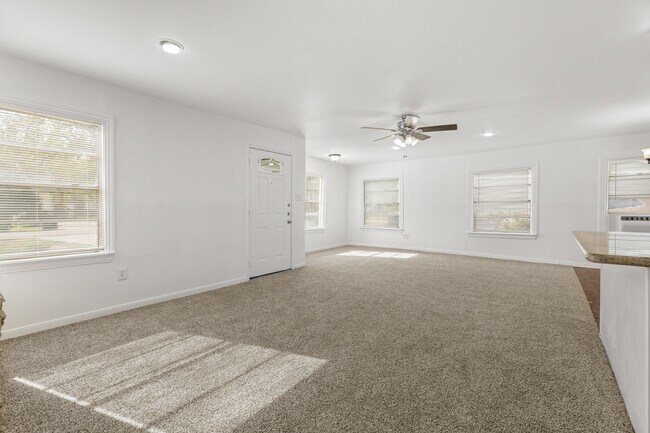 Building Photo - 729 E 41st St