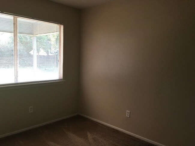 Building Photo - 404 Kearley Dr