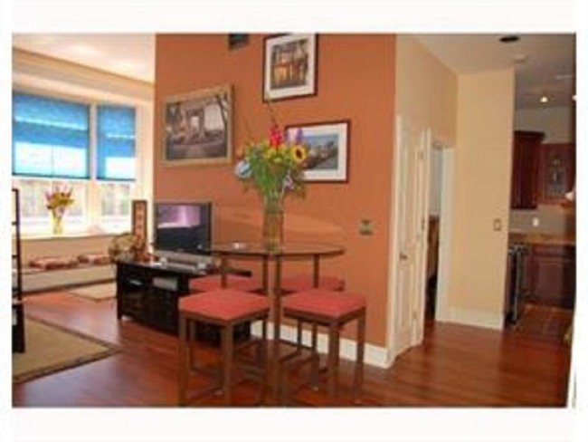 Foto del edificio - 385 Westminster St