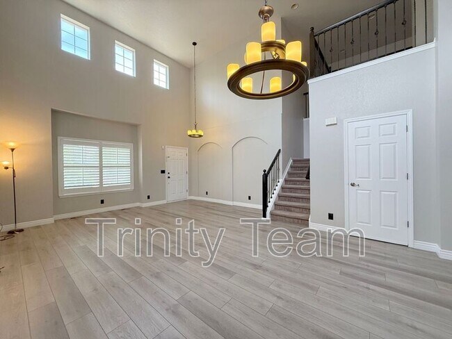 Building Photo - 2730 Sunset Way