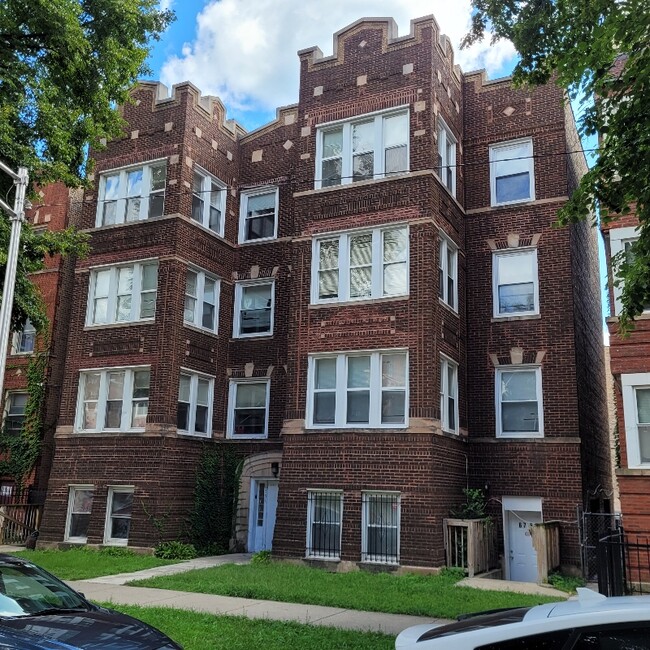 Building Photo - 6751 S Clyde Ave