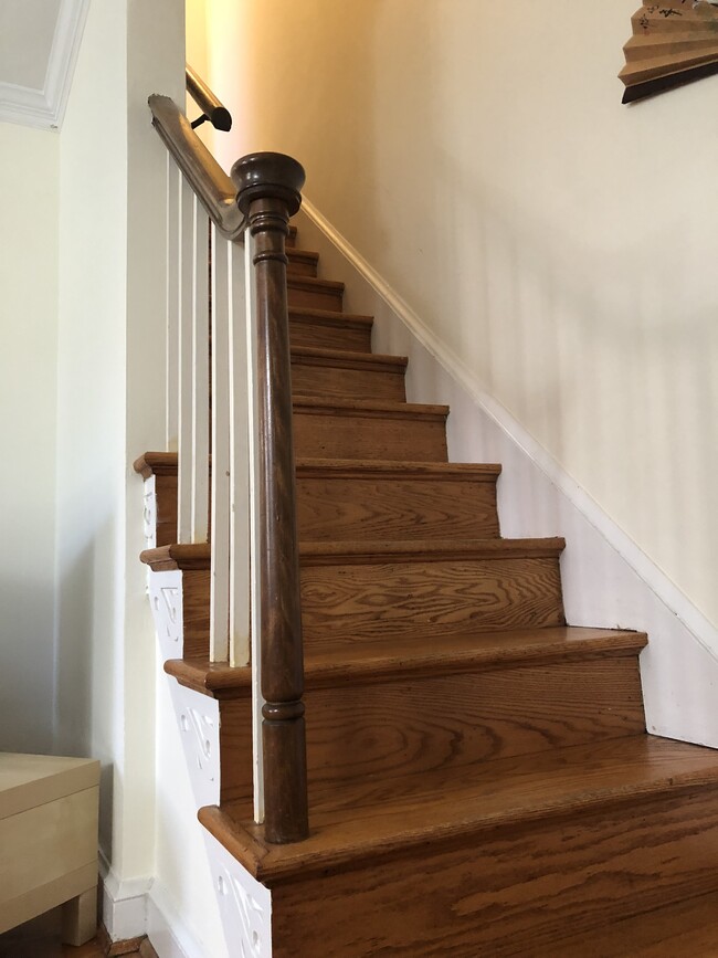 Hardwood Throughout - 317 Commonwealth Ave