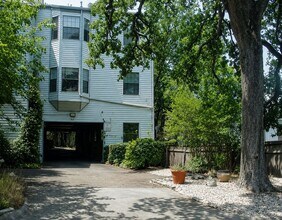 Building Photo - 303 W 35th St