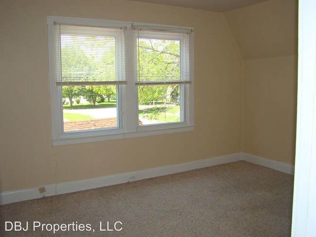 Building Photo - 2 br, 1 bath Apartment - 638-23rd Ave.