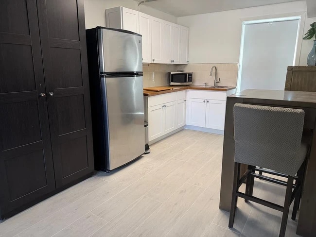 Building Photo - 14 Sunset Rd