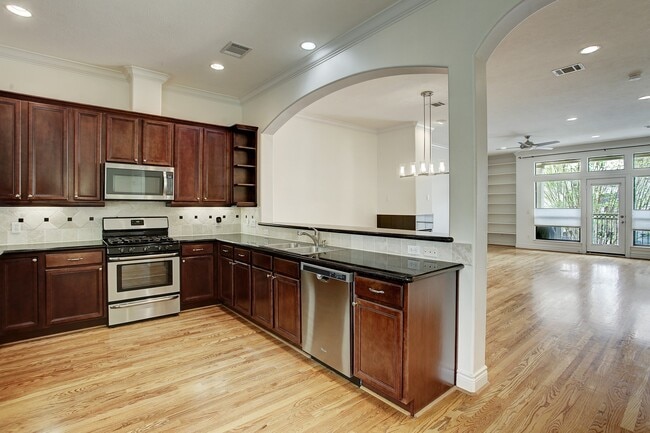 Building Photo - 1403 Rosedale St