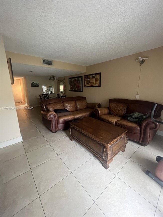 Foto del edificio - 4600 SW 67th Ave