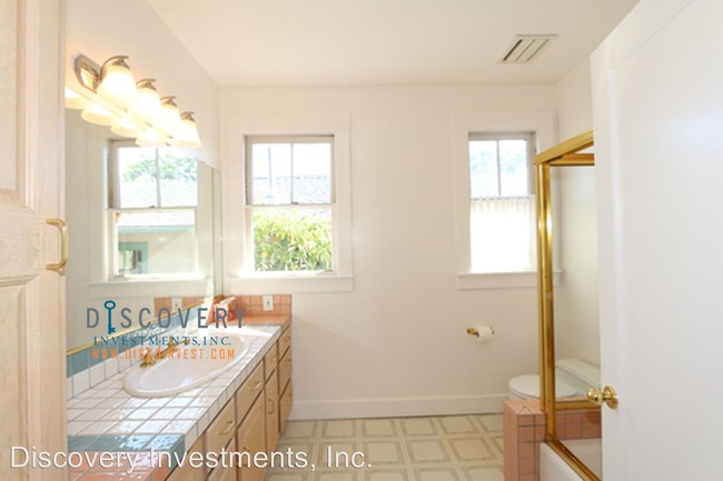 Building Photo - 3 br, 2 bath House - 5437 Lawton Ave.