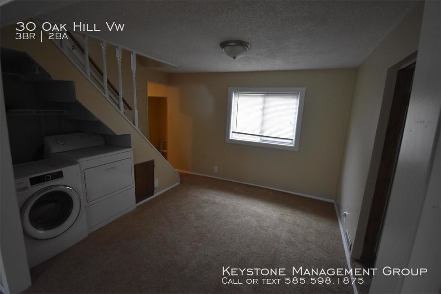 Primary Photo - 30 Oak Hill View