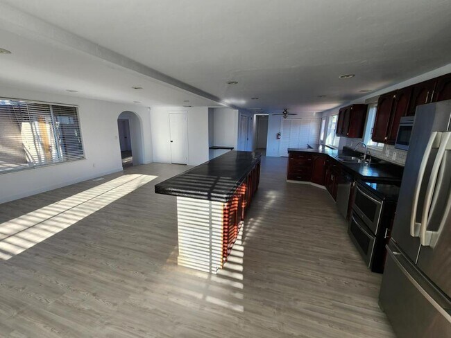 Building Photo - 1055 Pardre Esclante Dr