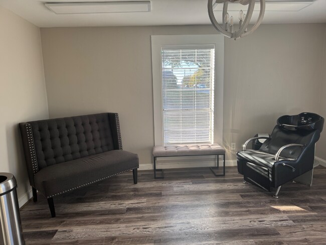 Foto del edificio - 403 W Main St