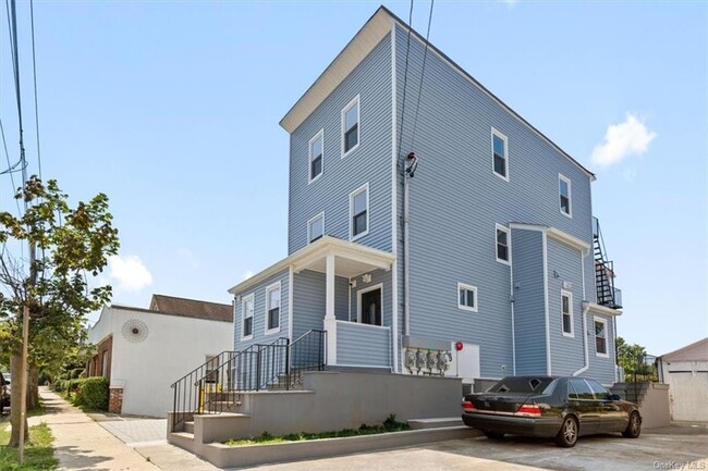 Foto del edificio - 76 Crotona Ave
