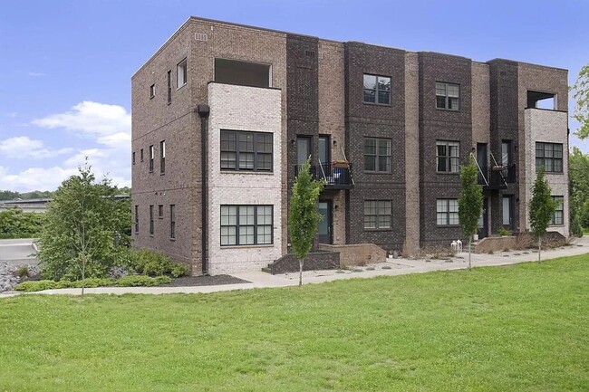 Building Photo - 732 Inspiration Blvd