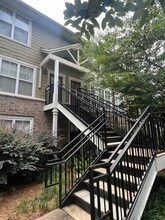 Building Photo - 490 S Barnett Shoals Rd