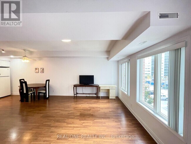 Building Photo - 25 Richgrove Dr