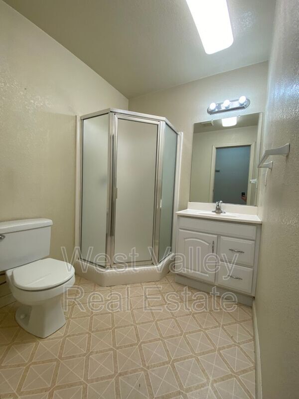 Building Photo - 218 4th St