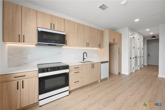 Foto del edificio - 634 Central Pkwy