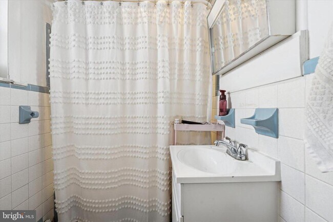 Foto del edificio - 3641 Warren St