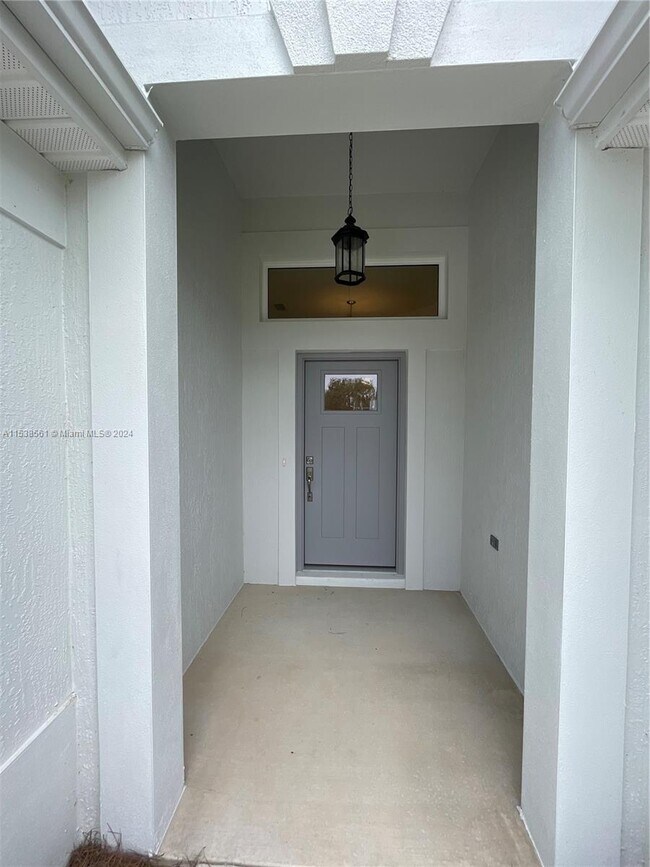 Building Photo - 4822 Okahumpka Run