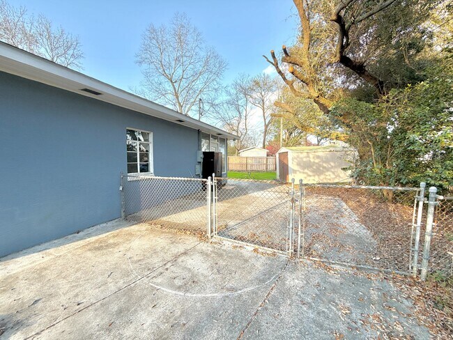 Foto del edificio - 1216 Eastwood Ave