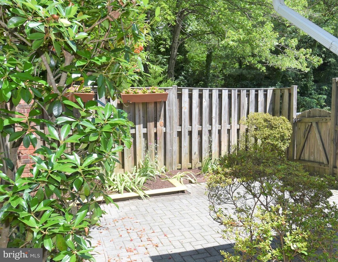 Primary Photo - 12700 Millstream Dr