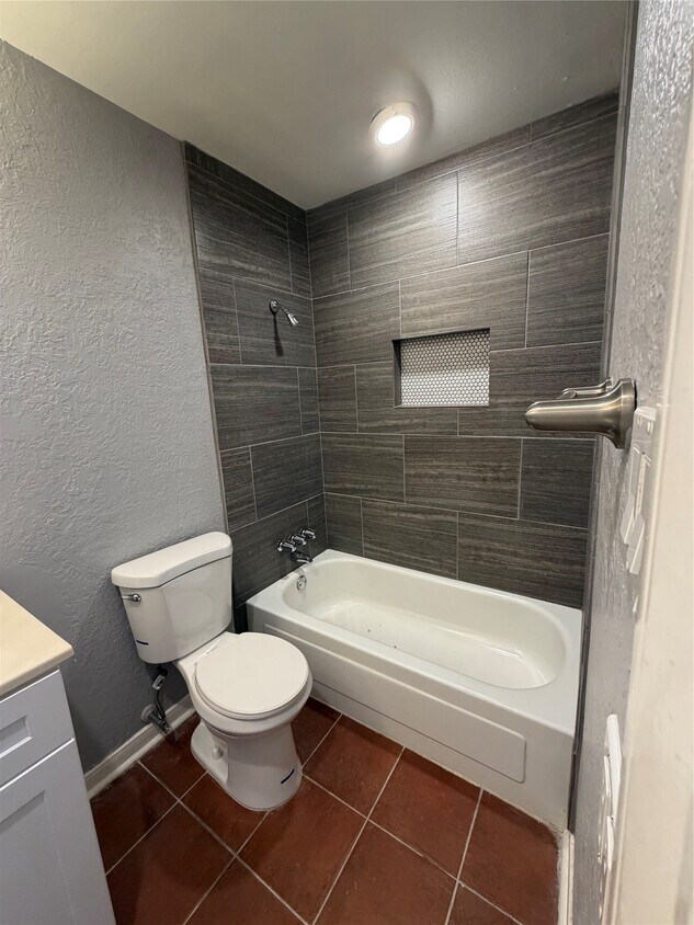 Foto del edificio - 5212 Arboles Dr