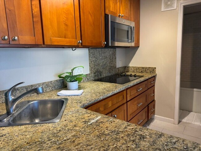 Foto del edificio - One Bedroom in Honolulu at Queens Villa