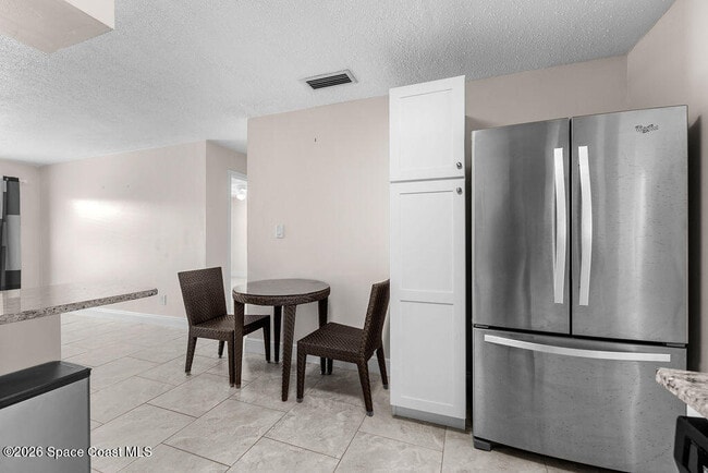 Building Photo - 722 Granada St