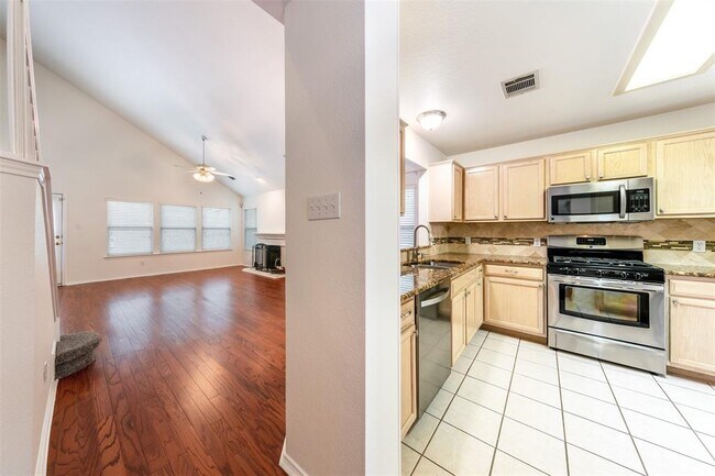 Foto del edificio - 7417 Peabody Dr