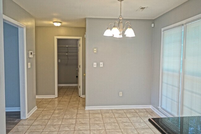 Foto del edificio - 111 Scarlet Oak Cir