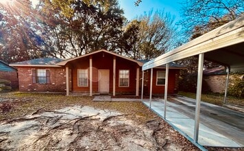 Building Photo - 2835 Woodlane St