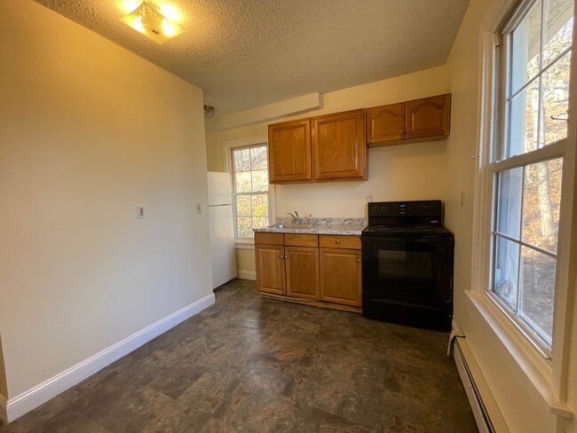 Kitchen - 73 W Thames St